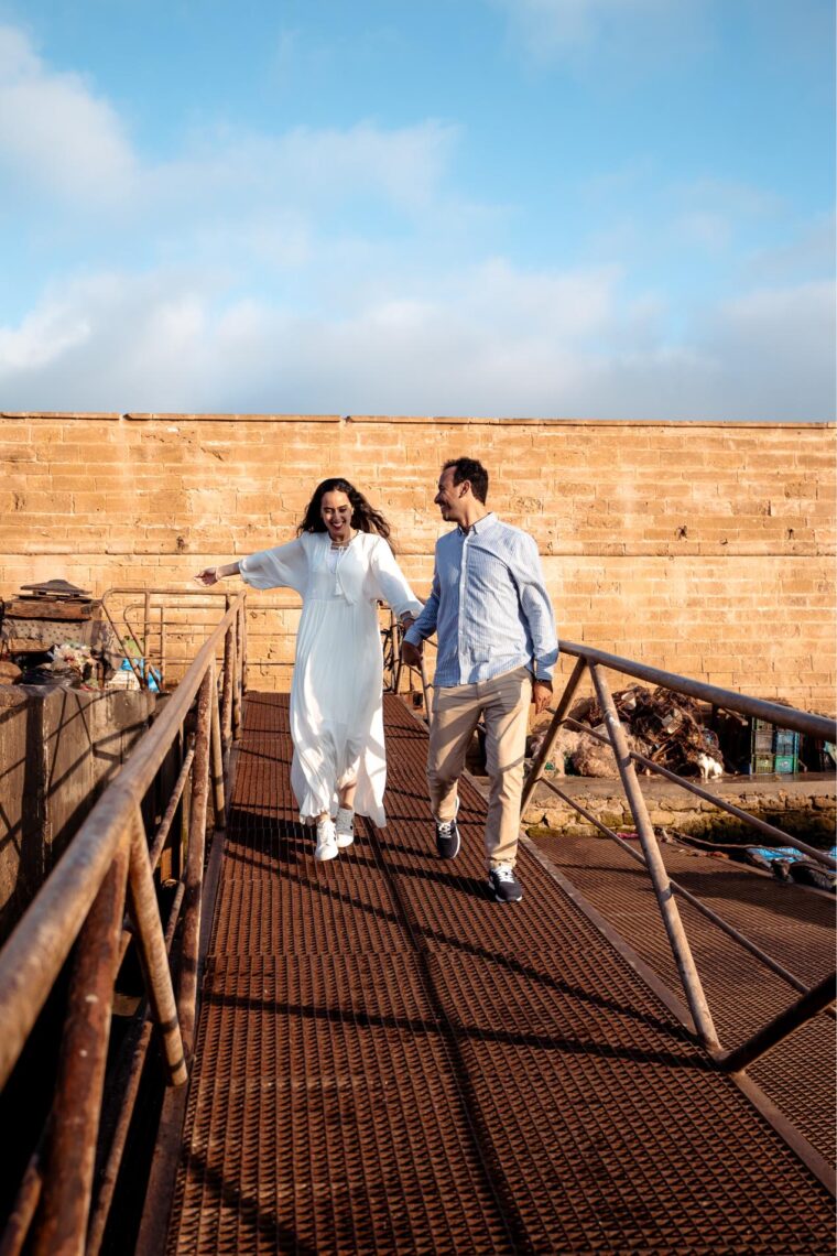 Couple on a bridge – Essaouira Date Photography